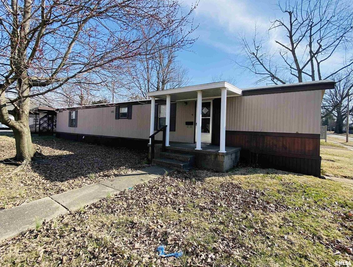 832 Dewey St., Eldorado, IL