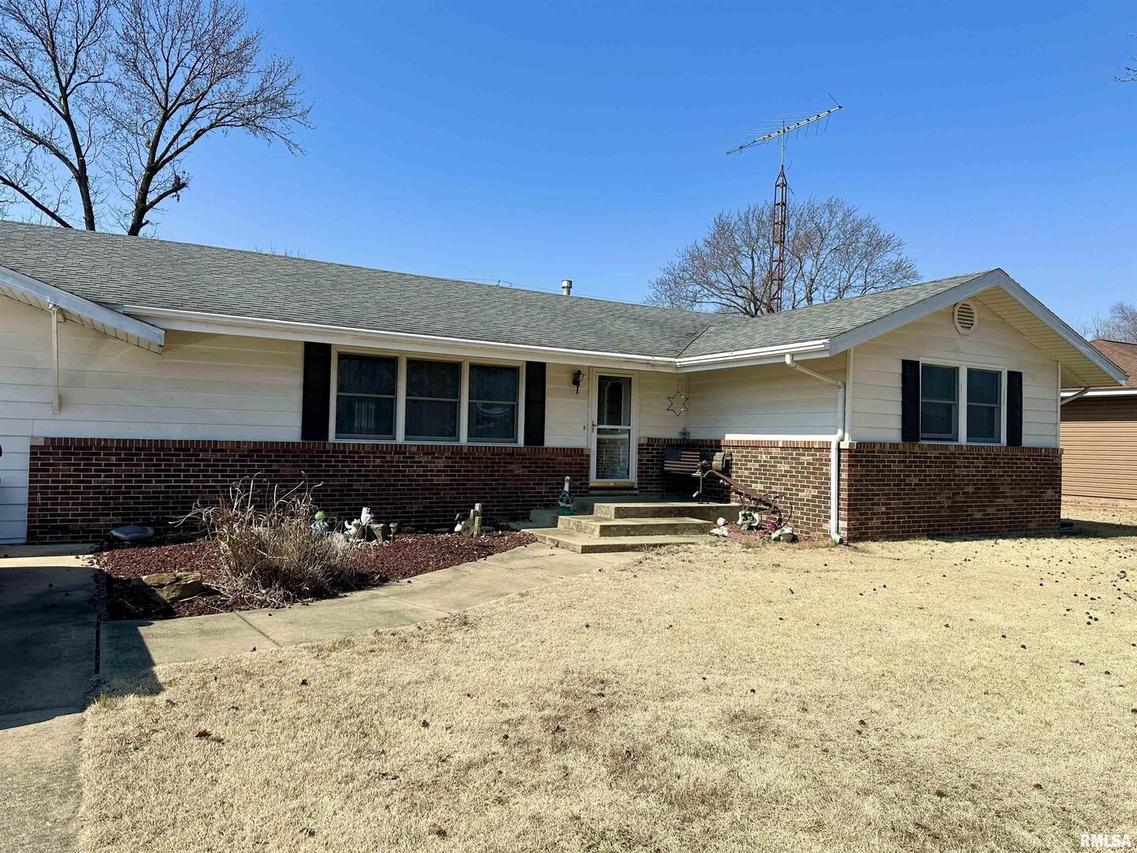 504 Easthaven Dr., Centralia, IL 62801