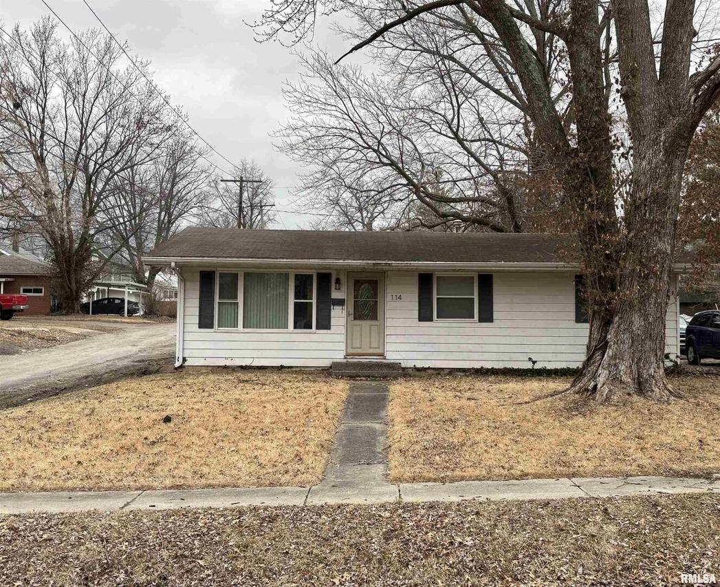 114 E Oglesby St., Salem, IL 62881