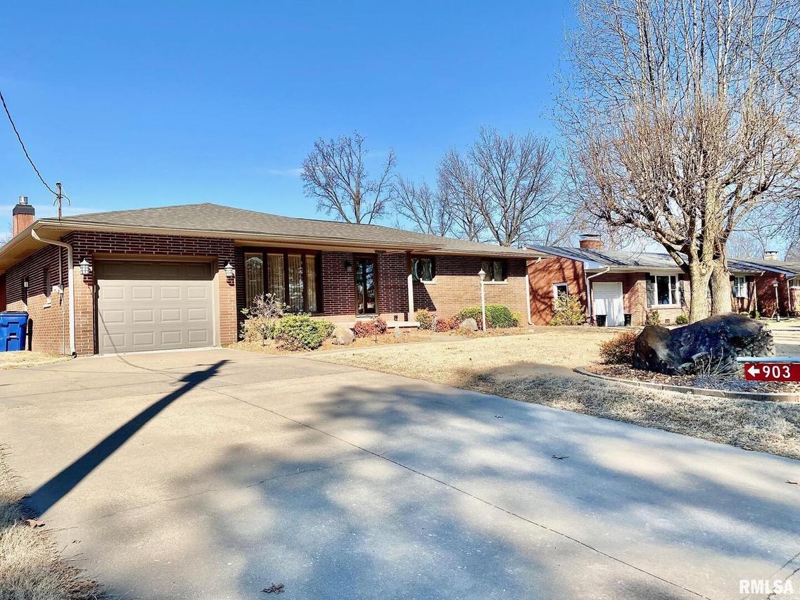 903 E Cleveland St., West Frankfort, IL 62896