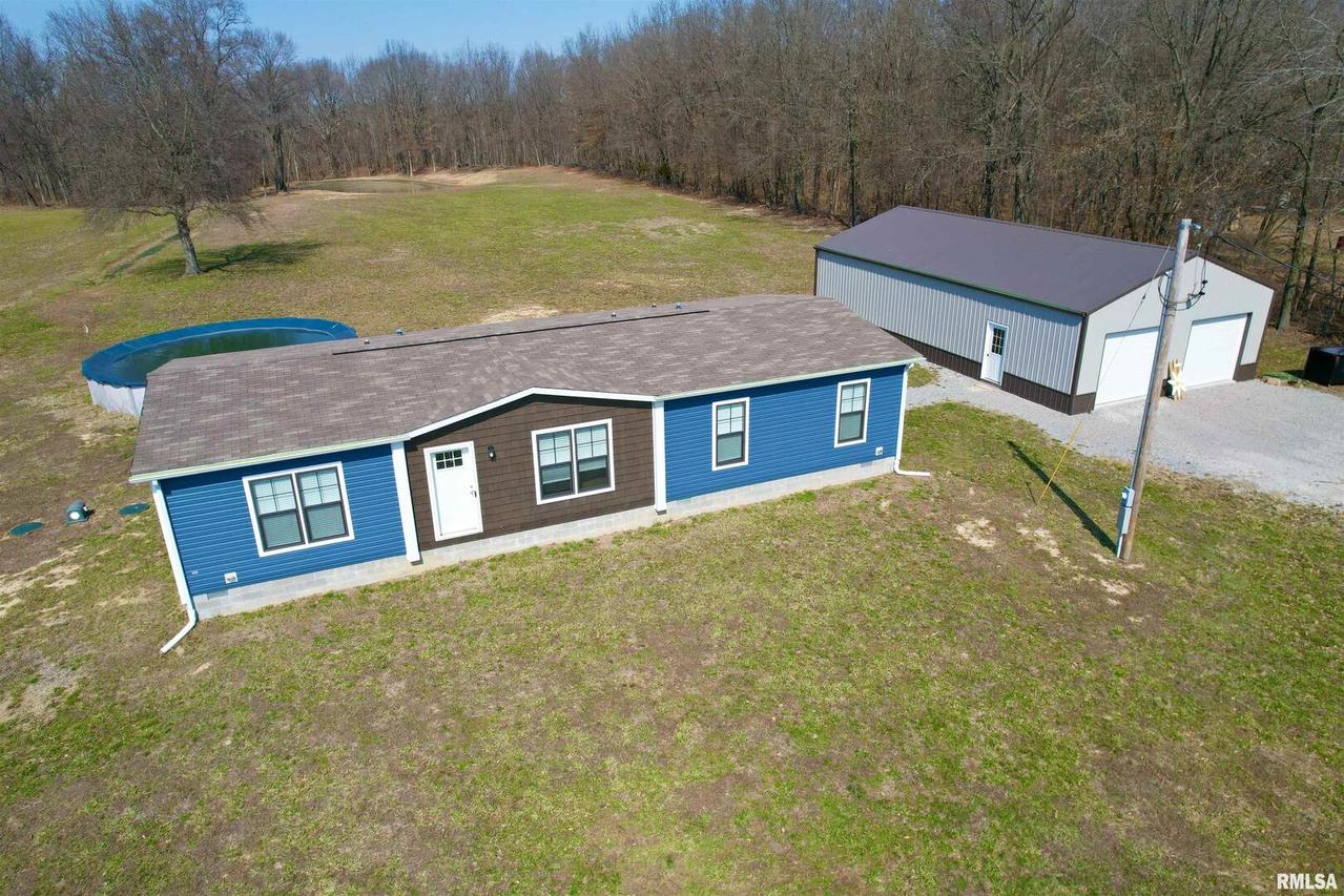 2979 Bundyville Rd., Walnut Hill, IL 62893