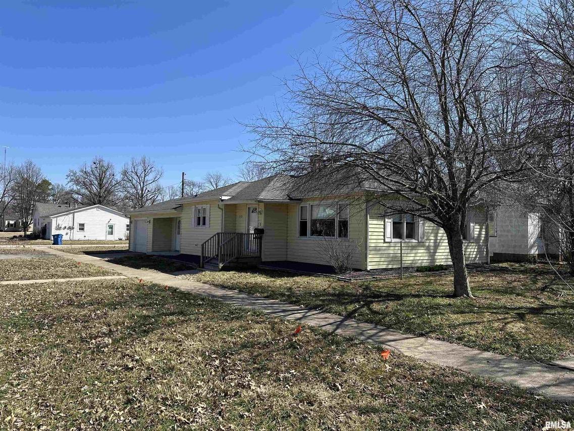 1101 E 4th St., Centralia, IL 62801
