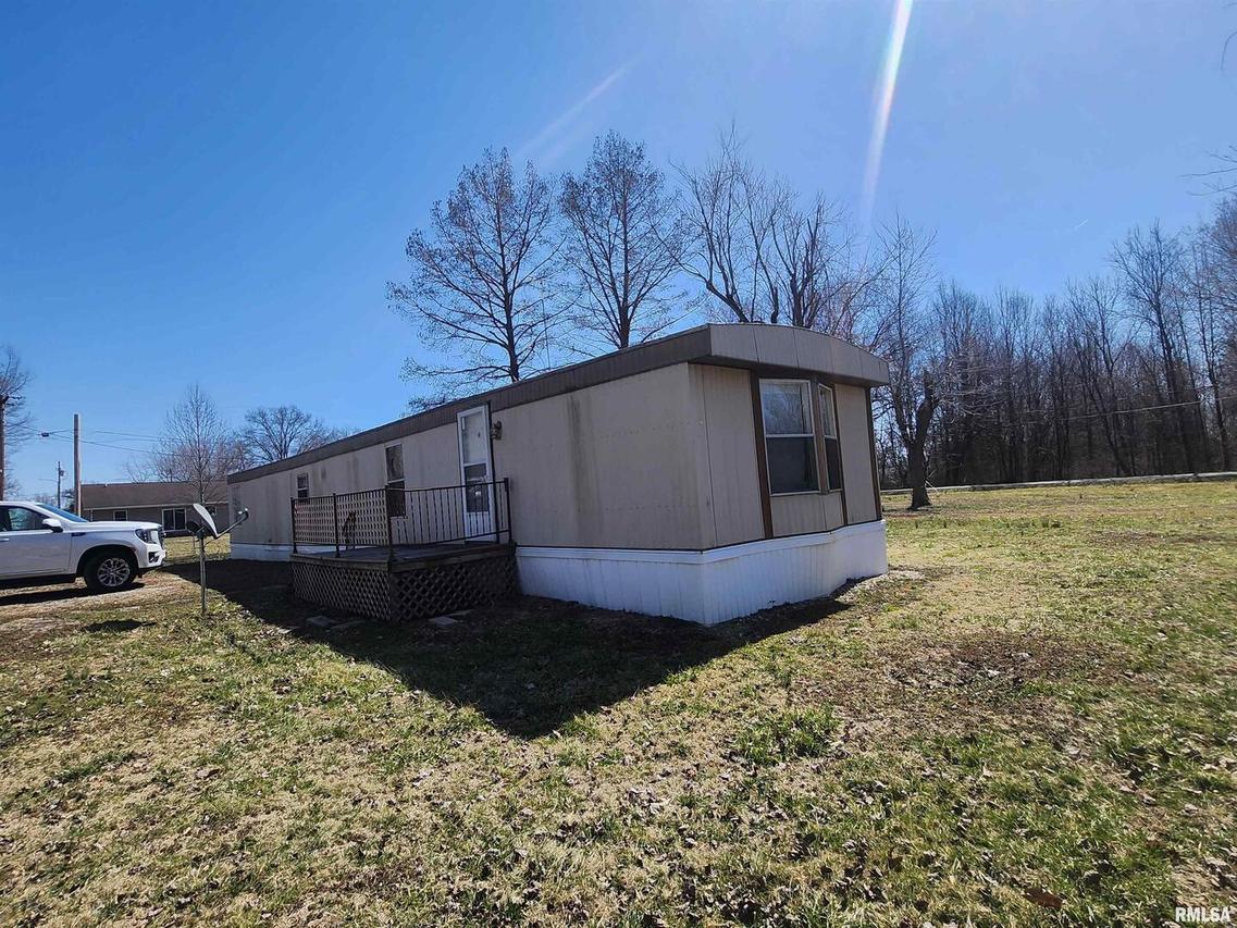 4990 Murray St., Sesser, IL