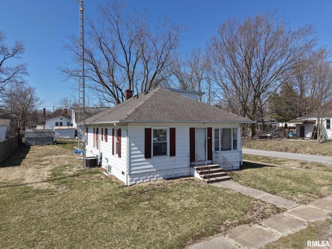 401 S Emma St., Christopher, IL 62822