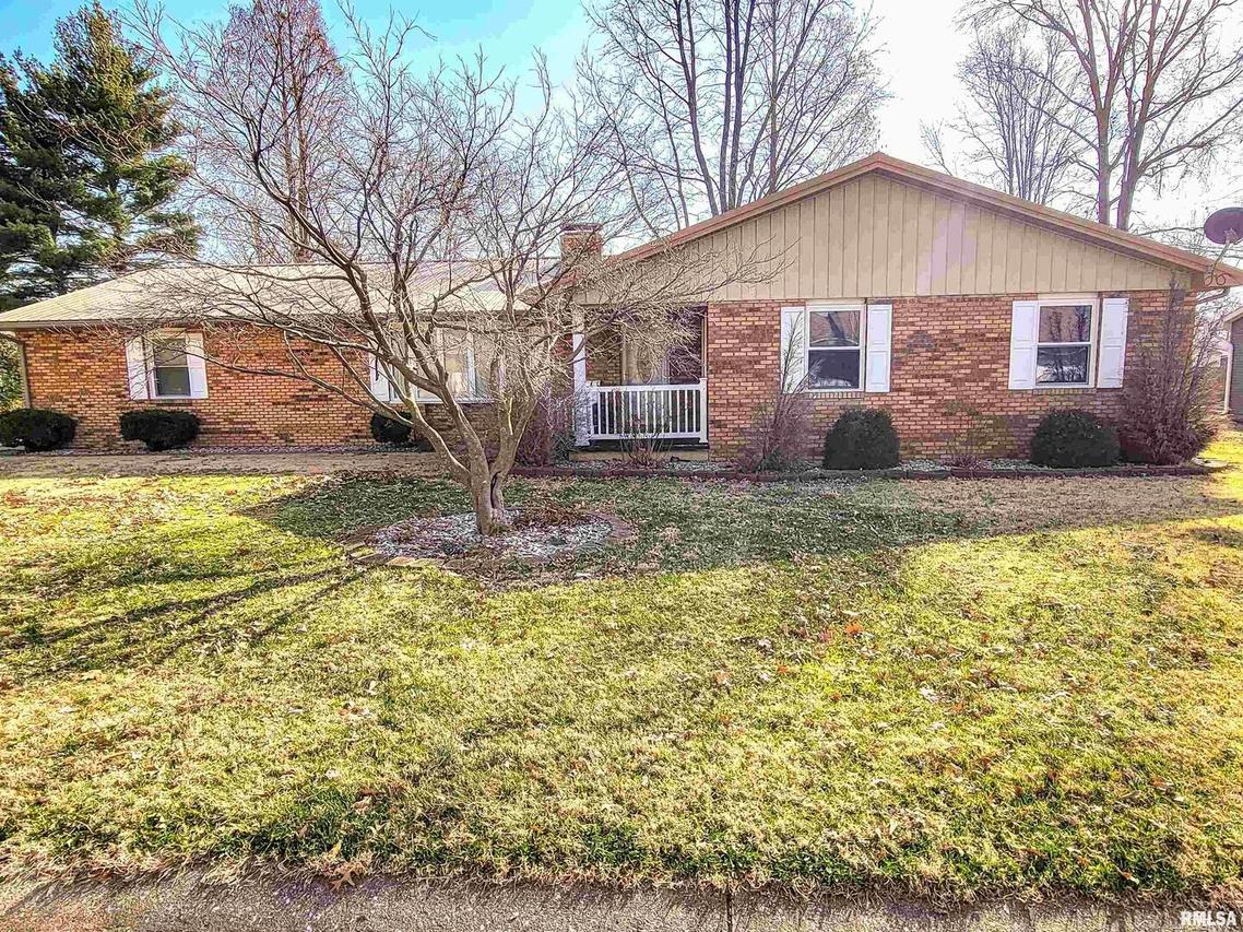 302 Country Club Estates Dr., Salem, IL 62881