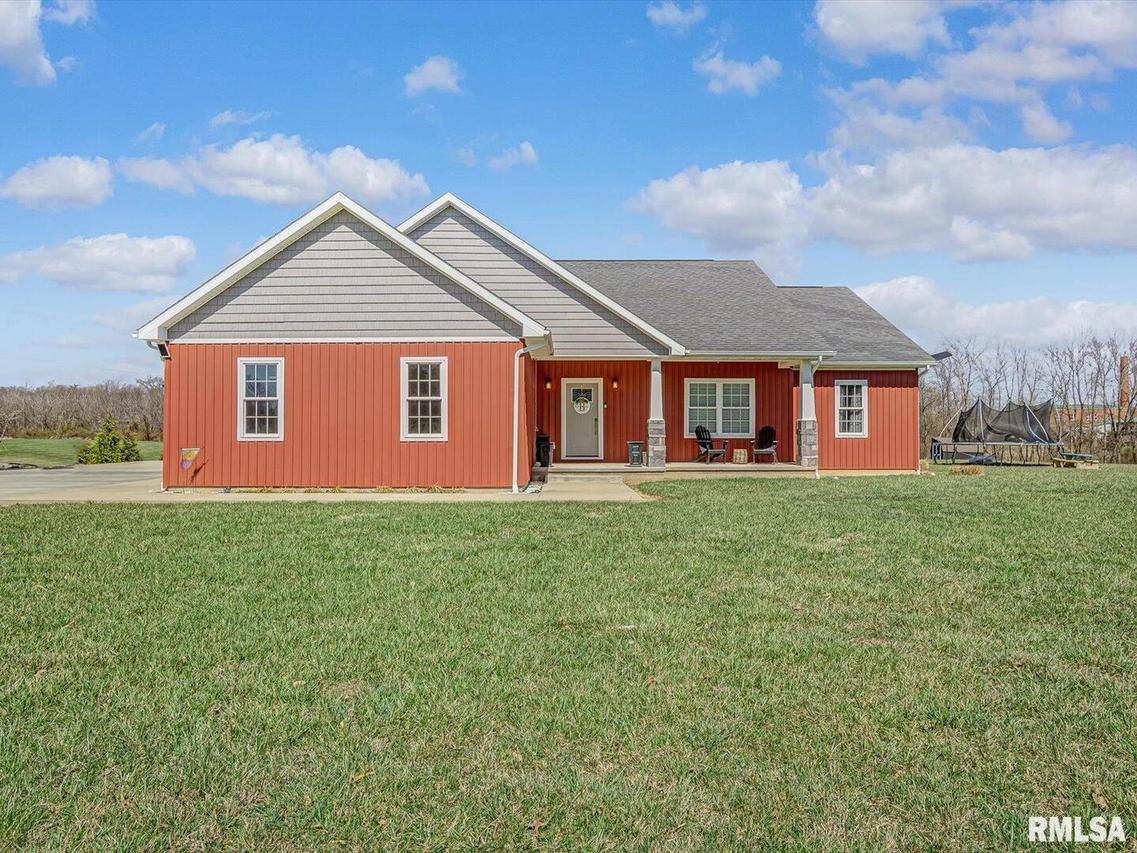 508 Hidden Lakes Dr., Duquoin, IL 62832