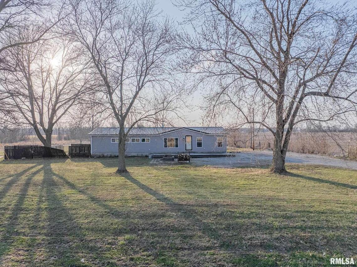 1987 Charleston Rd., Salem, IL 62881