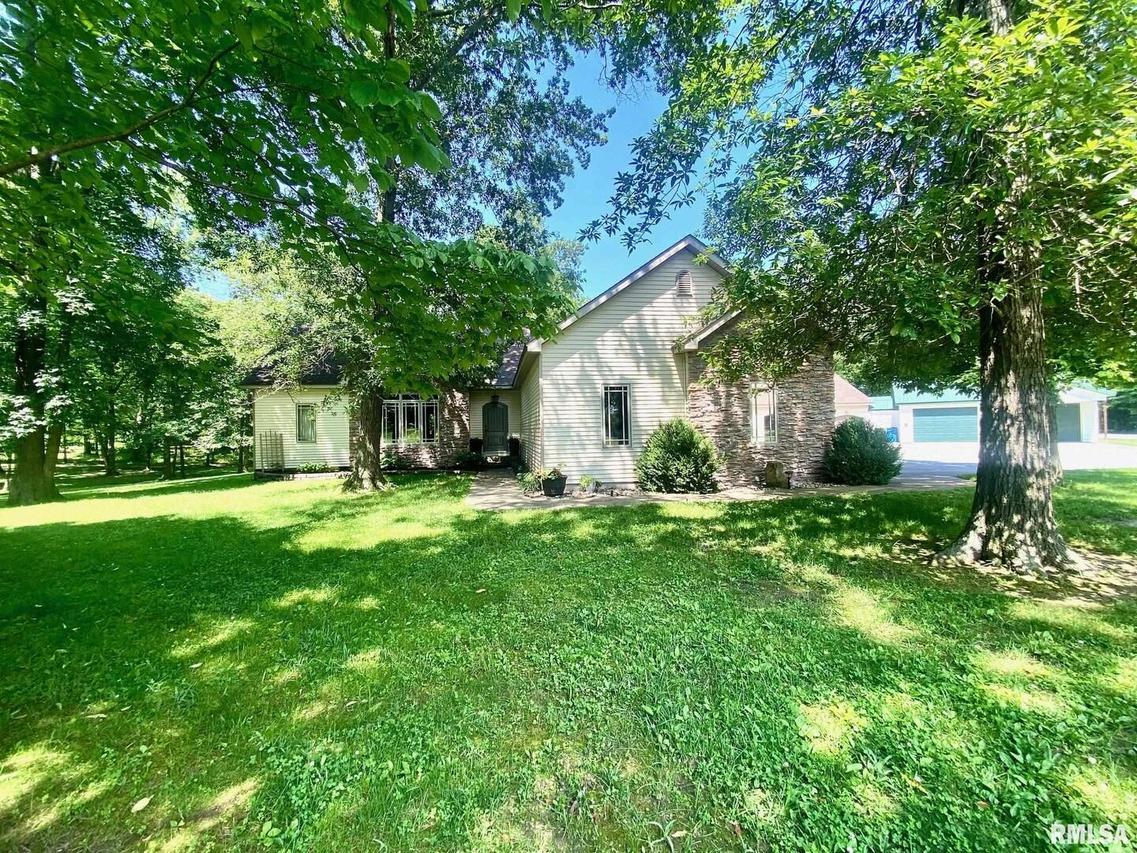 10950 Prestwick Dr., Benton, IL 62812