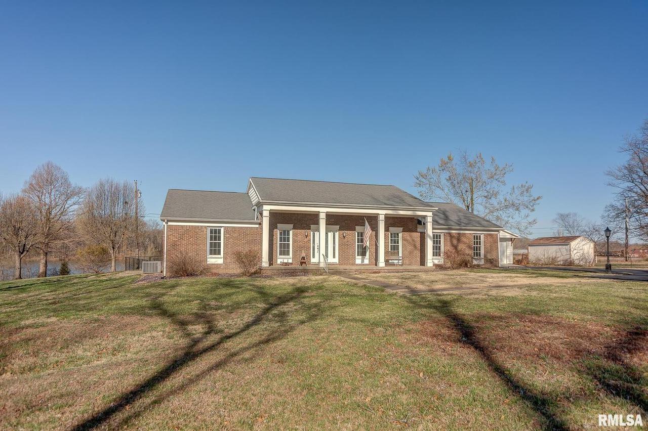 333 N Lakeview Dr., Salem, IL 62881