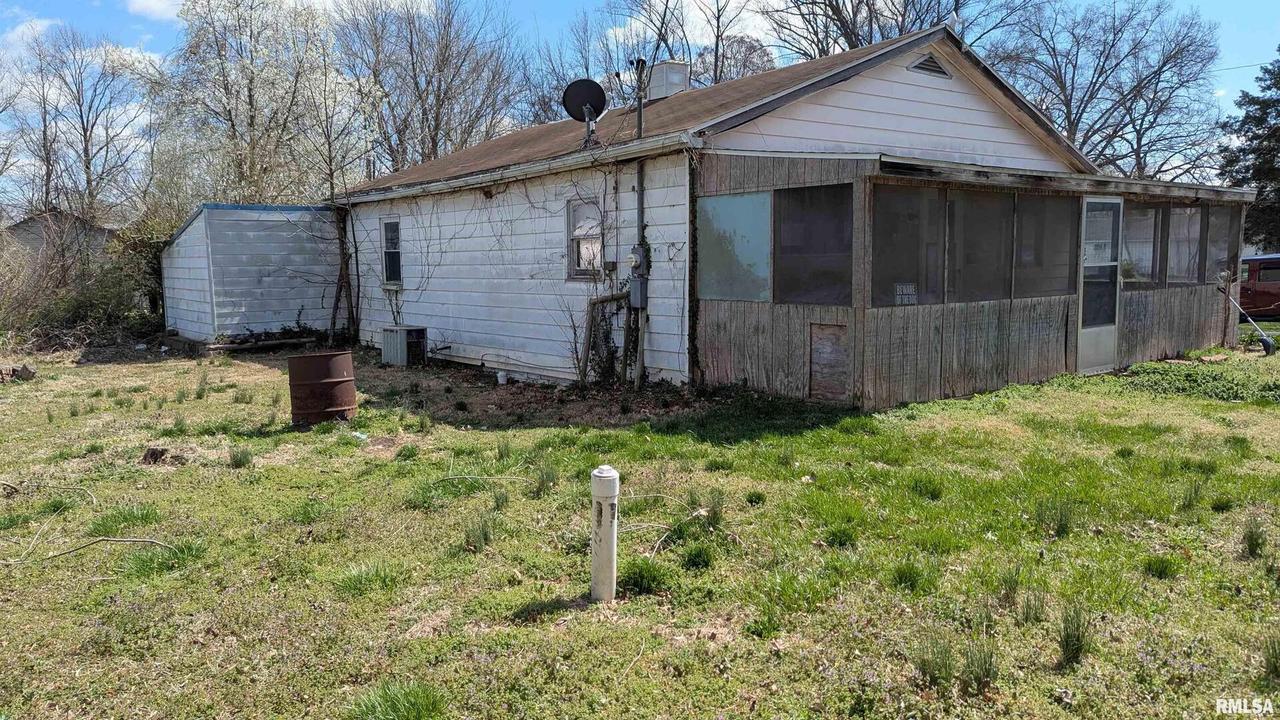 1116 N 11th S St., Murphysboro, IL 62966