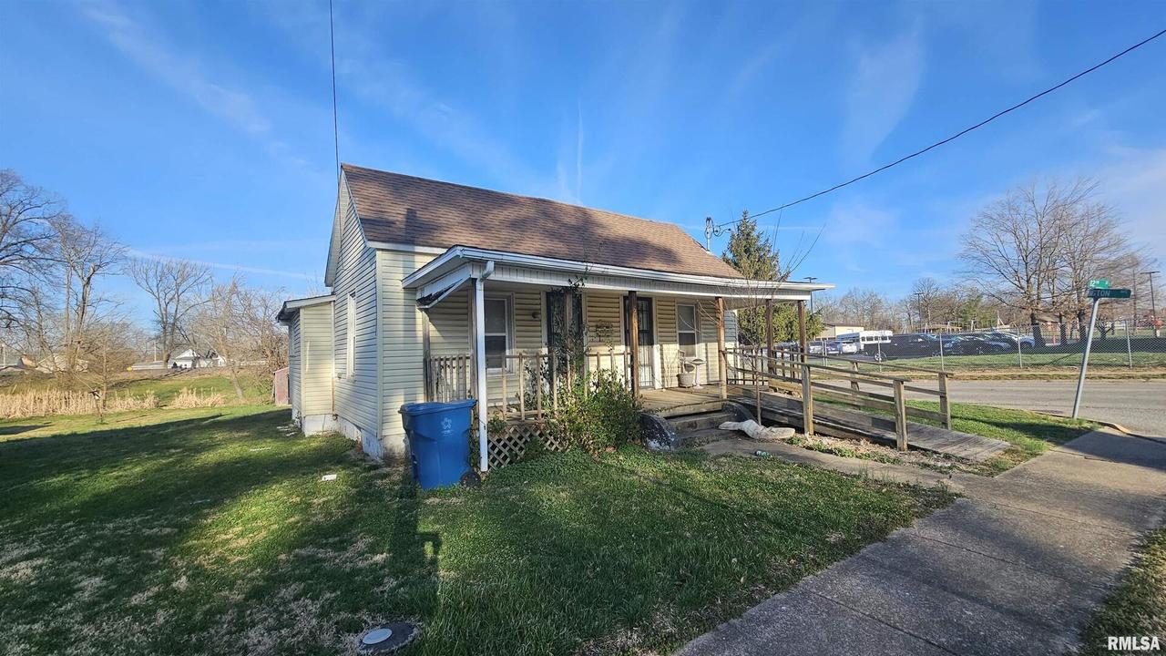 1122 Washington Ave., Johnston City, IL 62951