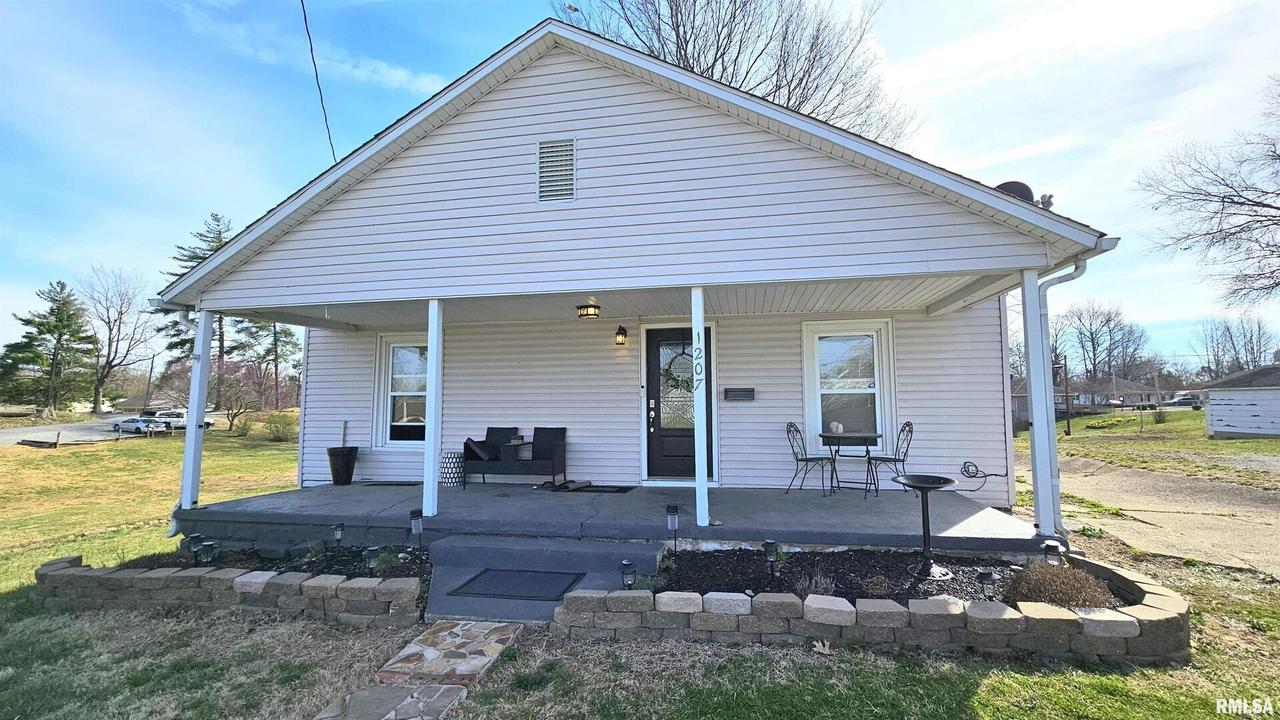 1207 Newton Ave., Johnston City, IL 62951