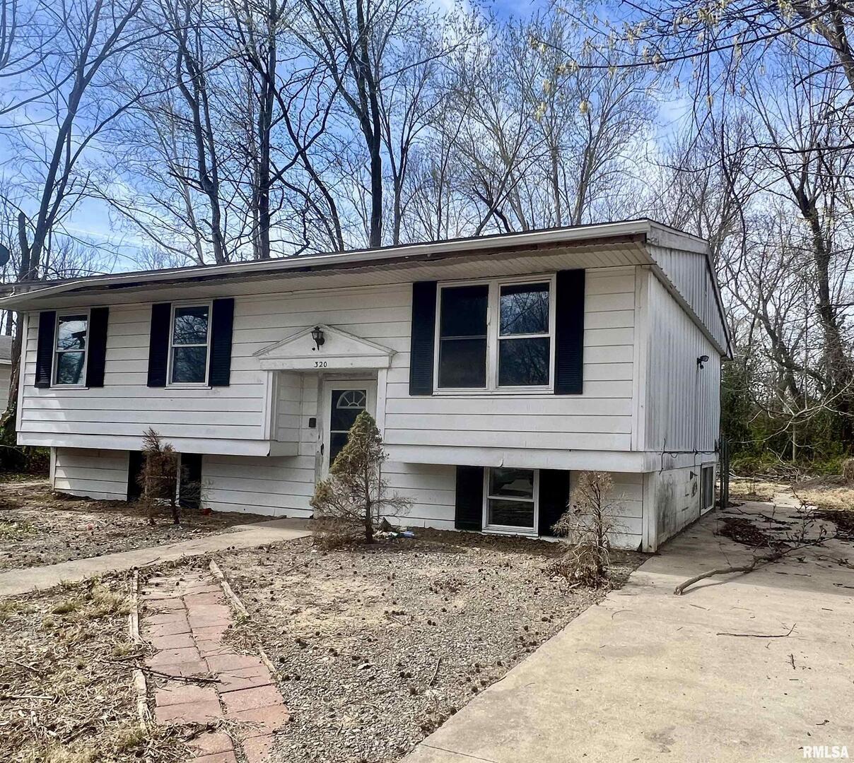 320 S Birchlane Dr., Carbondale, IL 62901