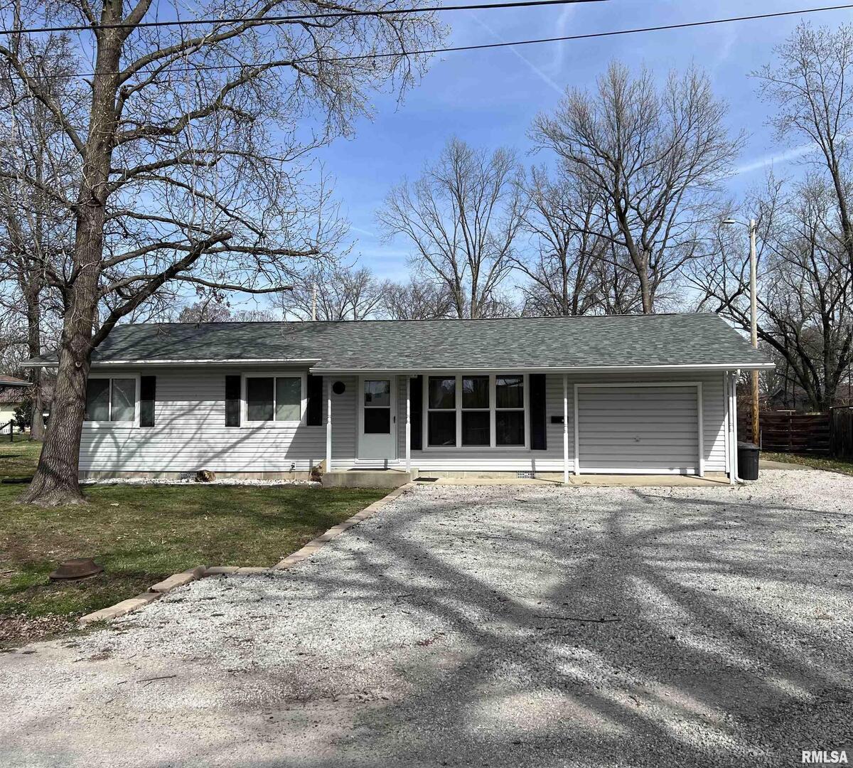 226 E William St., Salem, IL 62881