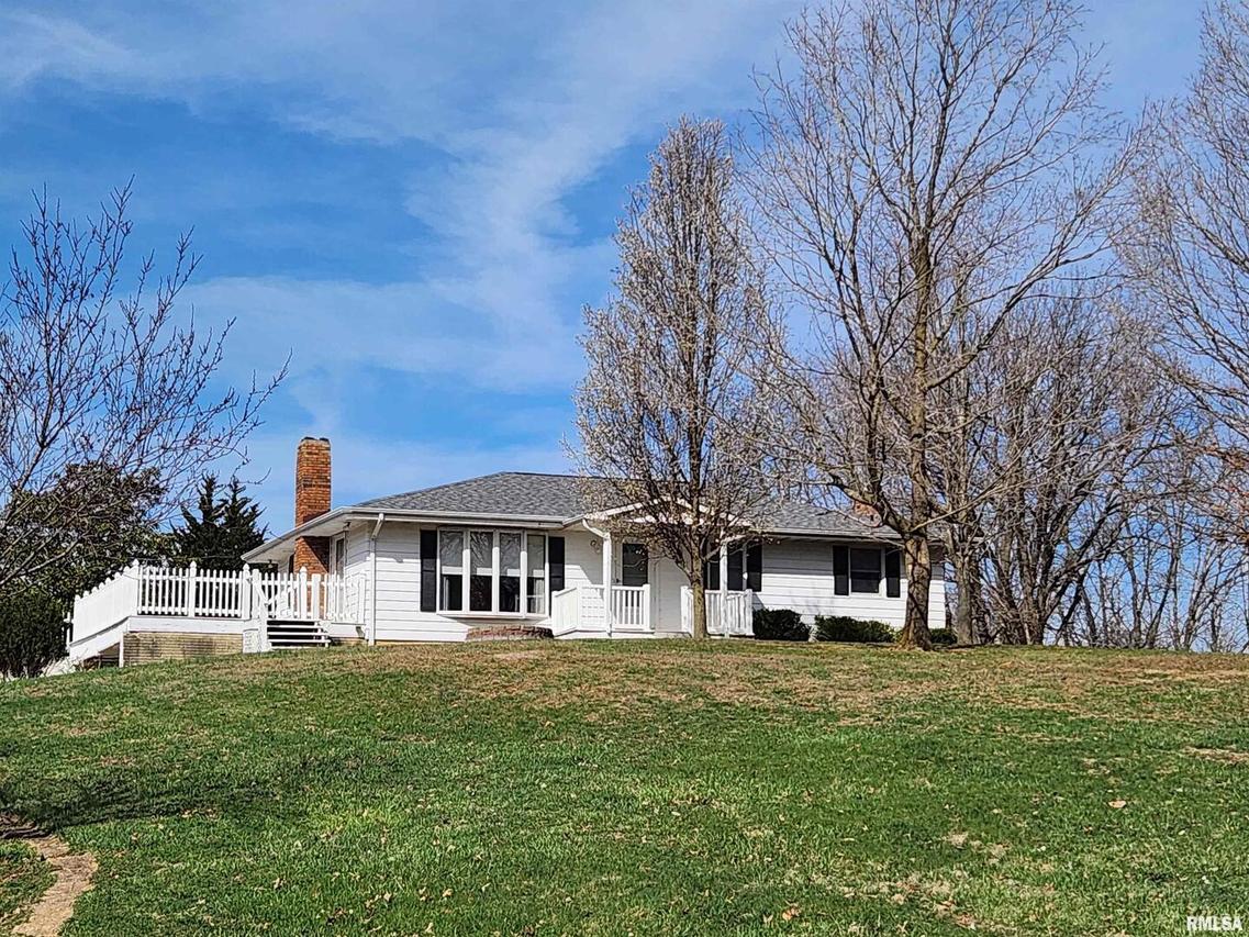 15793 N Woodlawn Ln., Woodlawn, IL 62898