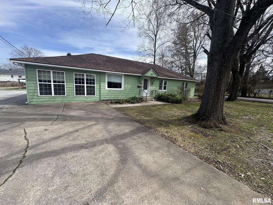 702 Sheridan Dr., Benton, IL 62812