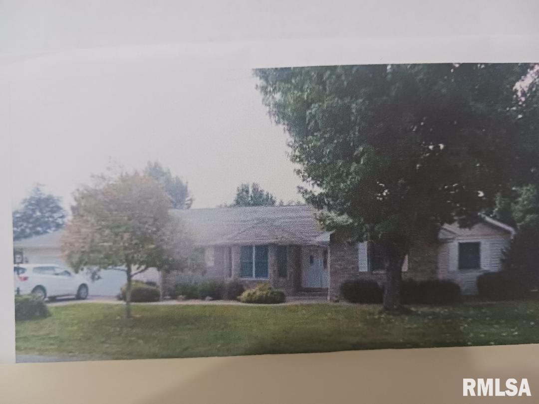 111 N Mulberry St., Sesser, IL 62884