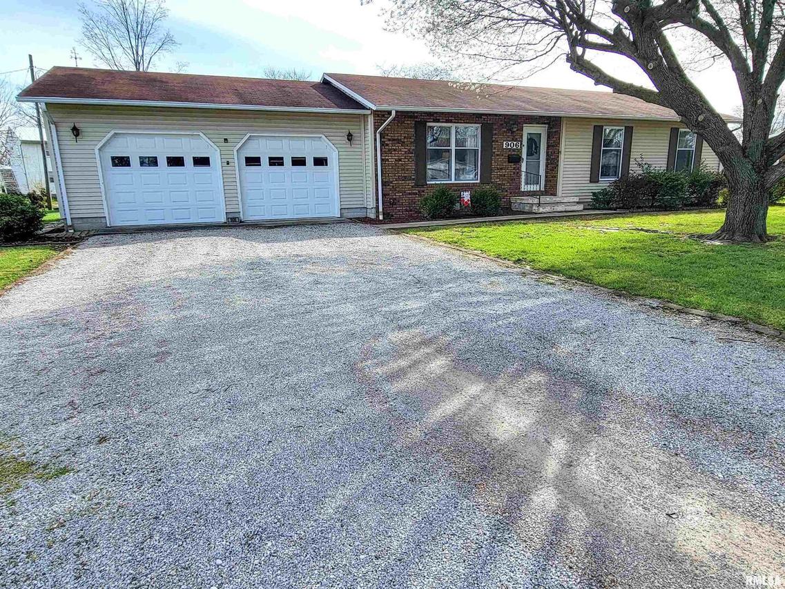 906 Birchwood Ave., Flora, IL 62839