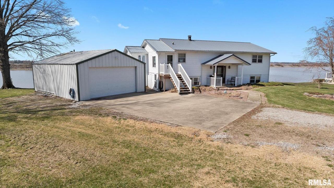 25324 Lyons Rd., Shattuc, IL 62231