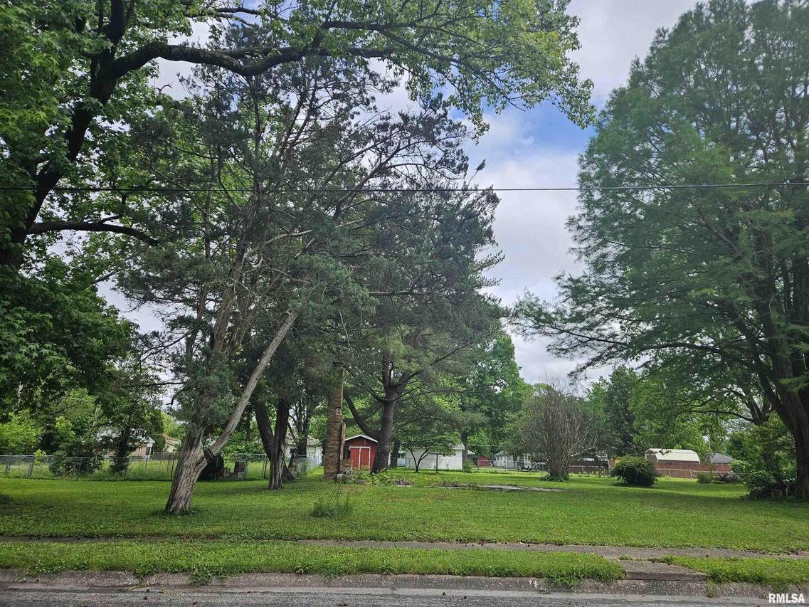 632 N Madison St., Benton, IL 62812