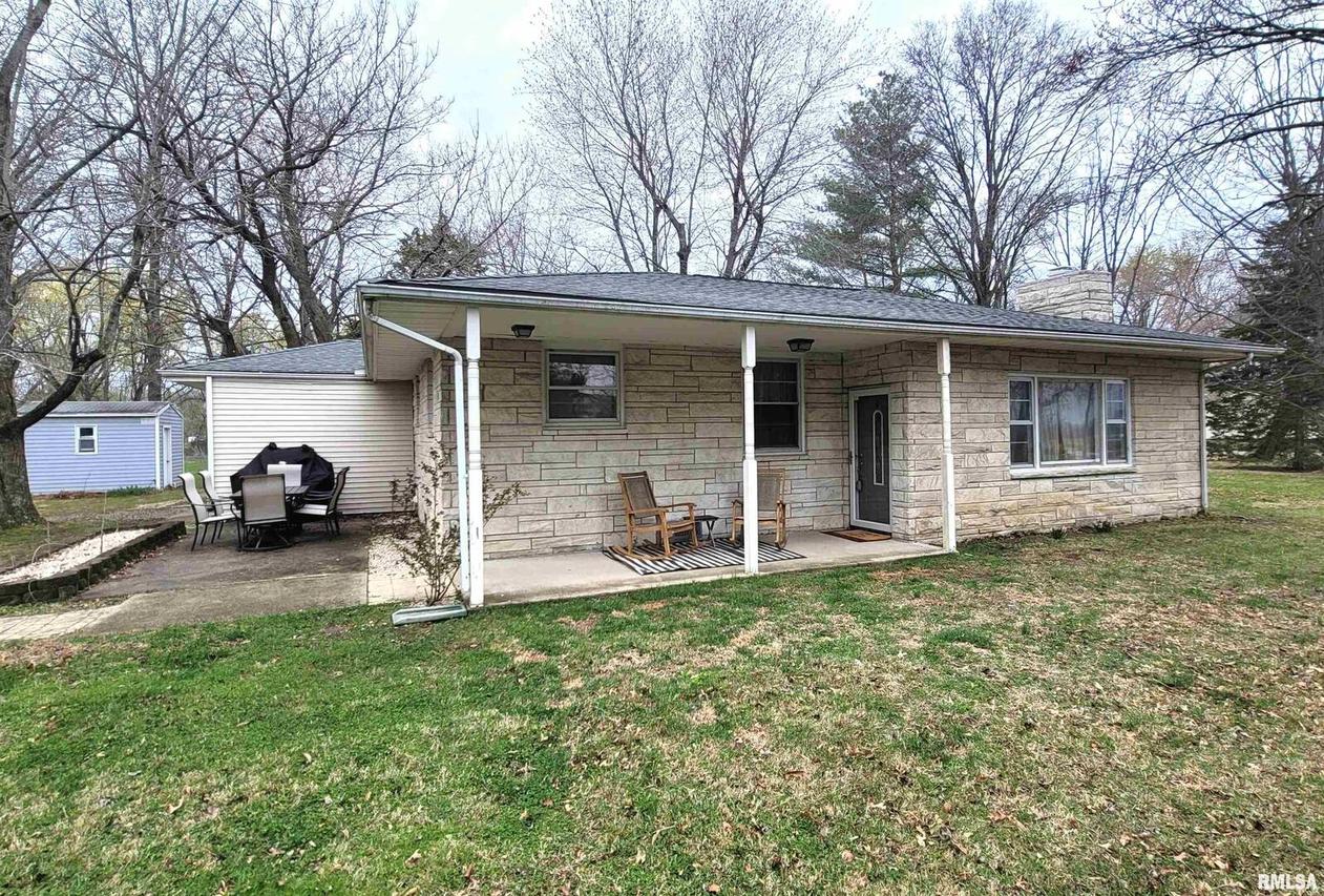 1579 Charleston Rd., Salem, IL 62881