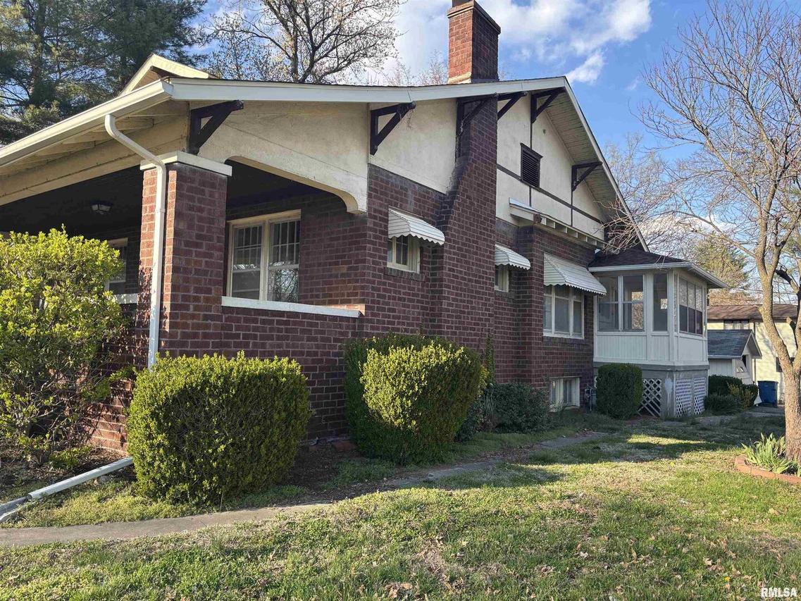 700 N 12th St., Mt Vernon, IL 62864