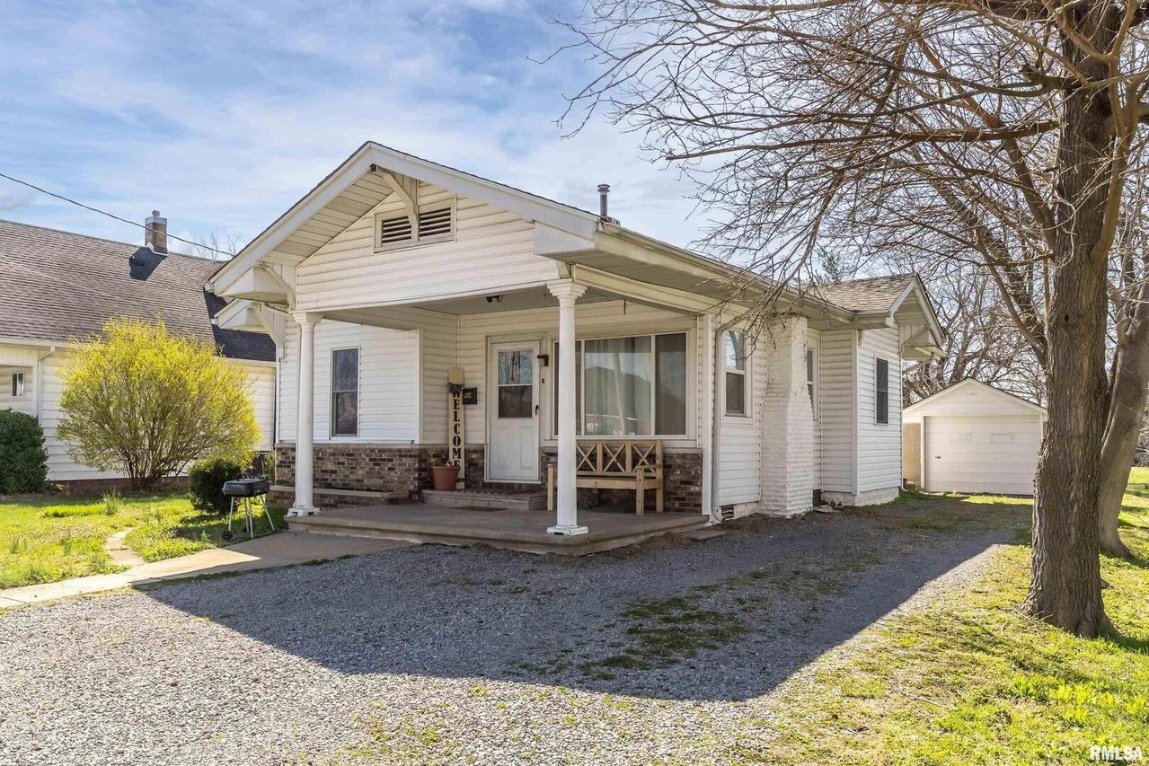 1202 Davis Ave., Johnston City, IL 62951