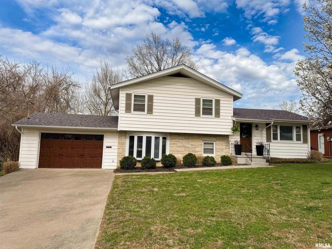 100 Peach Dr., Anna, IL 62906