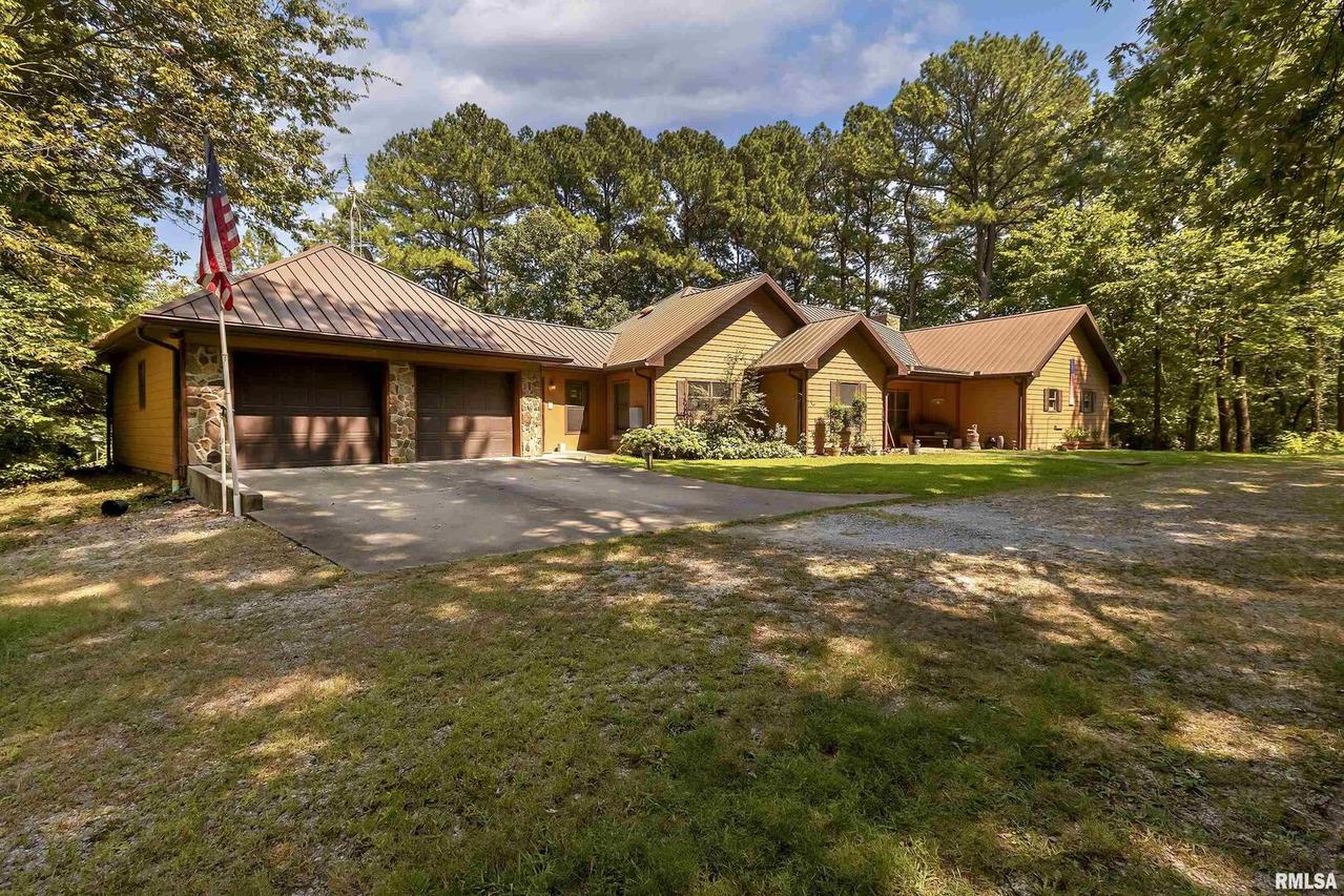 111 Woodland Tr., Anna, IL 62906