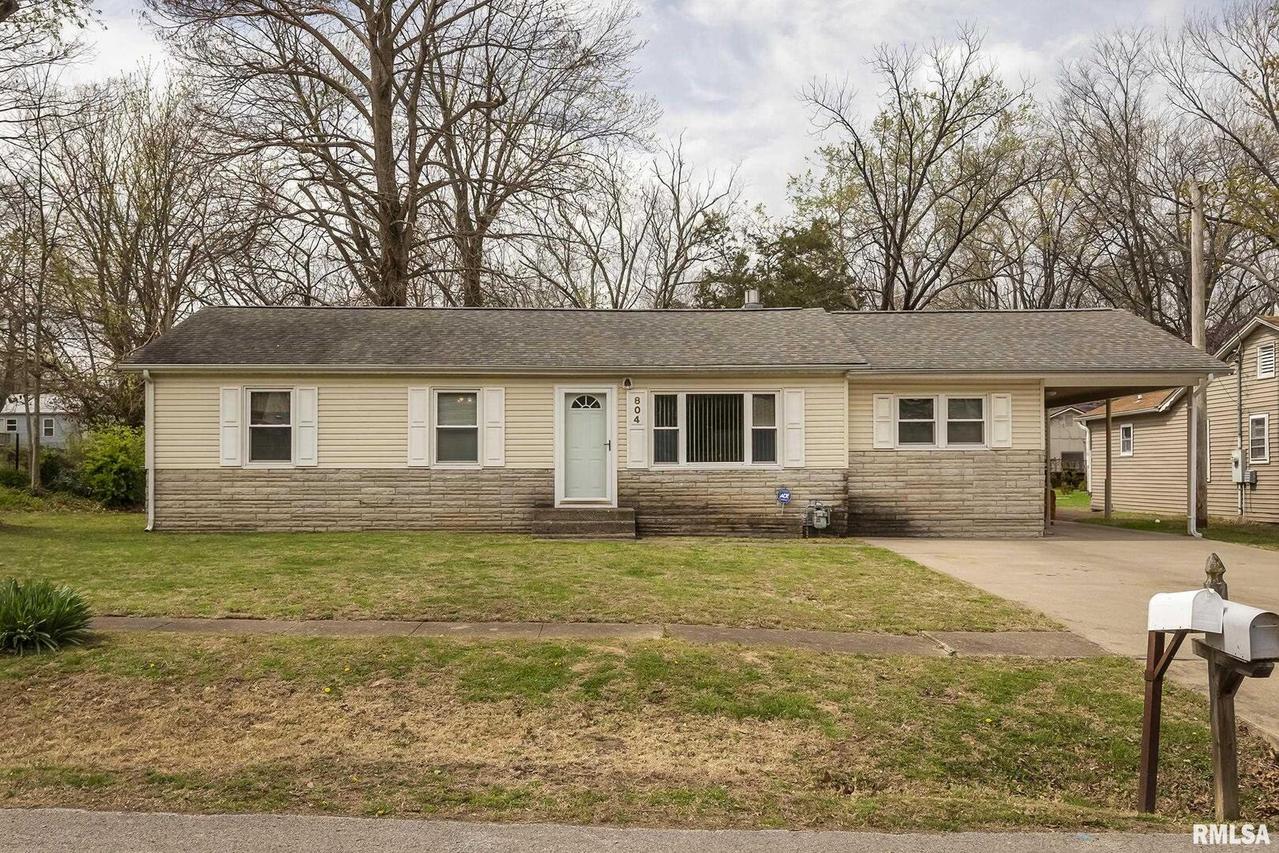 804 N Almond St., Carbondale, IL 62902