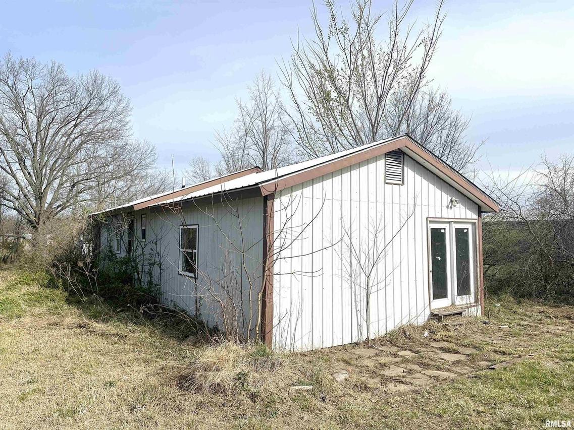 10558 Torrance Rd., Carbondale, IL 62901