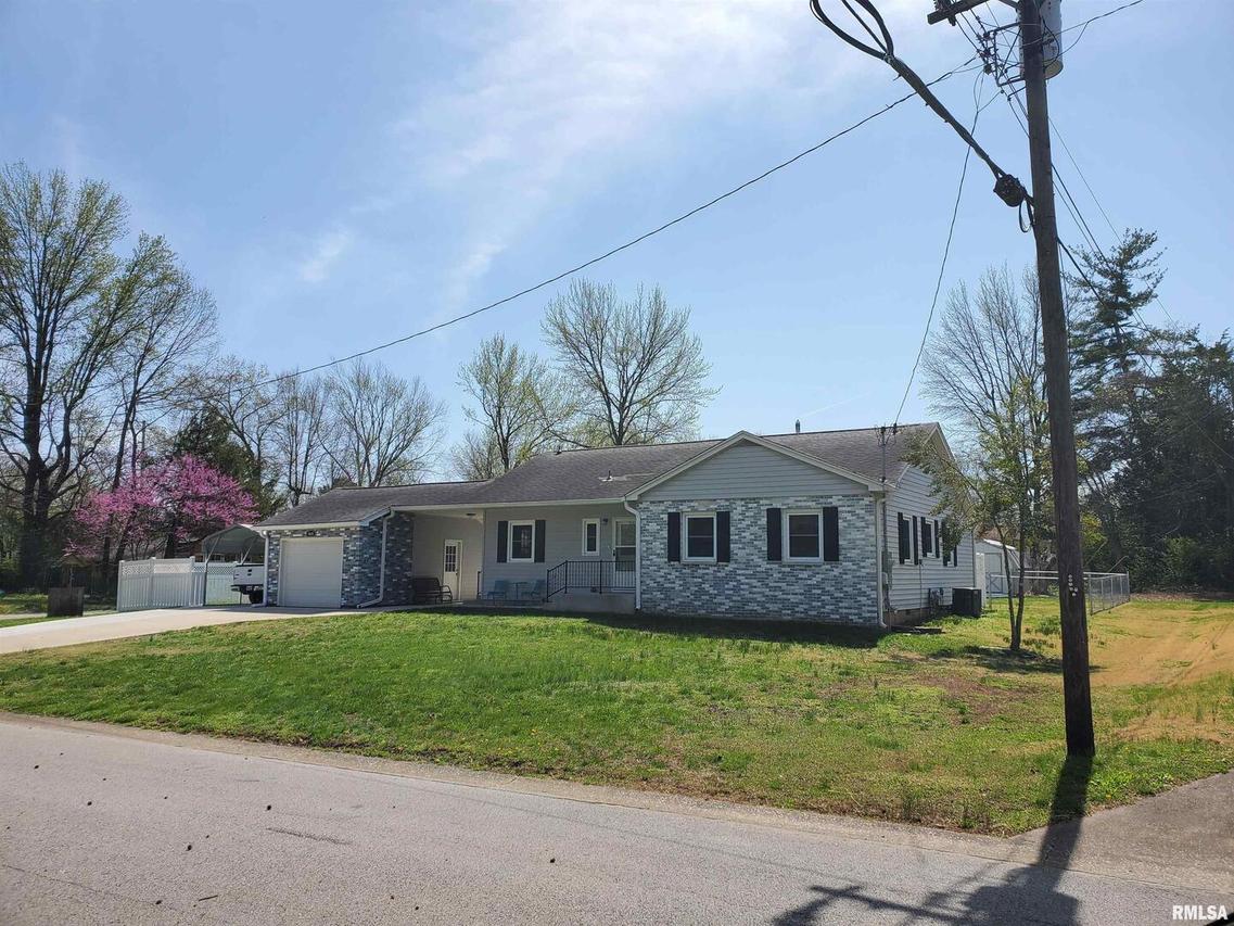 2001 Gray Dr., Carbondale, IL 62901