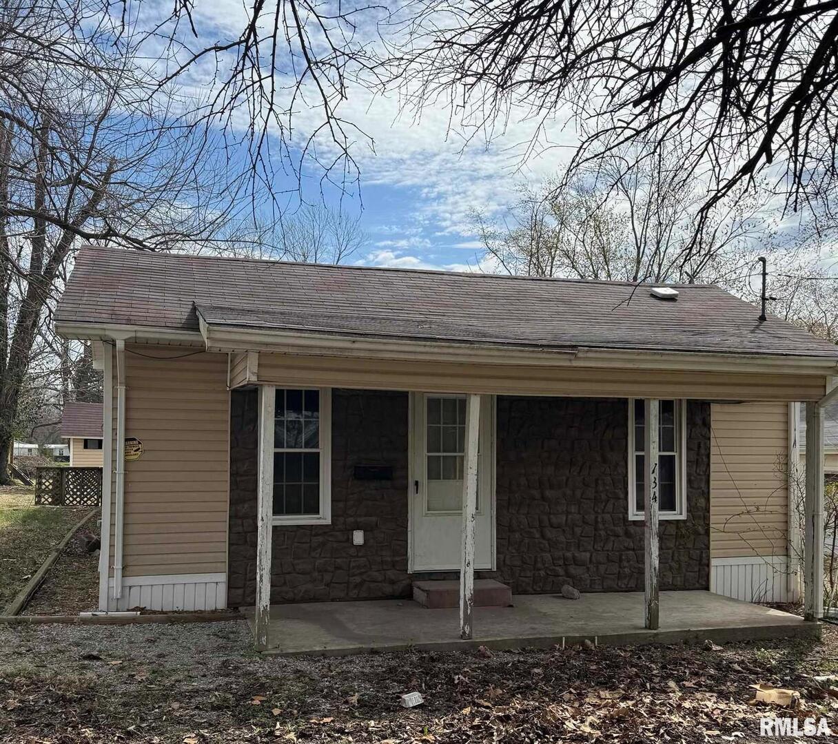 734 N Division St., Duquoin, IL 62832