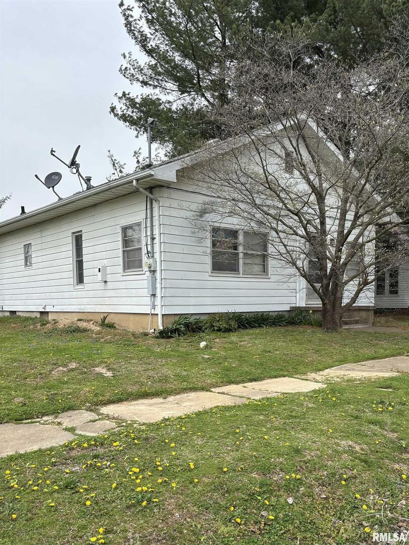 303 S Emma St., Christopher, IL 62822