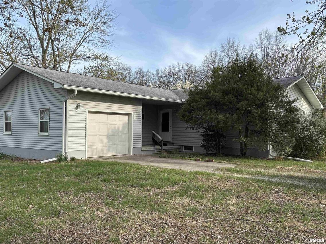 9700 N Straw Ln., Mt Vernon, IL 62864