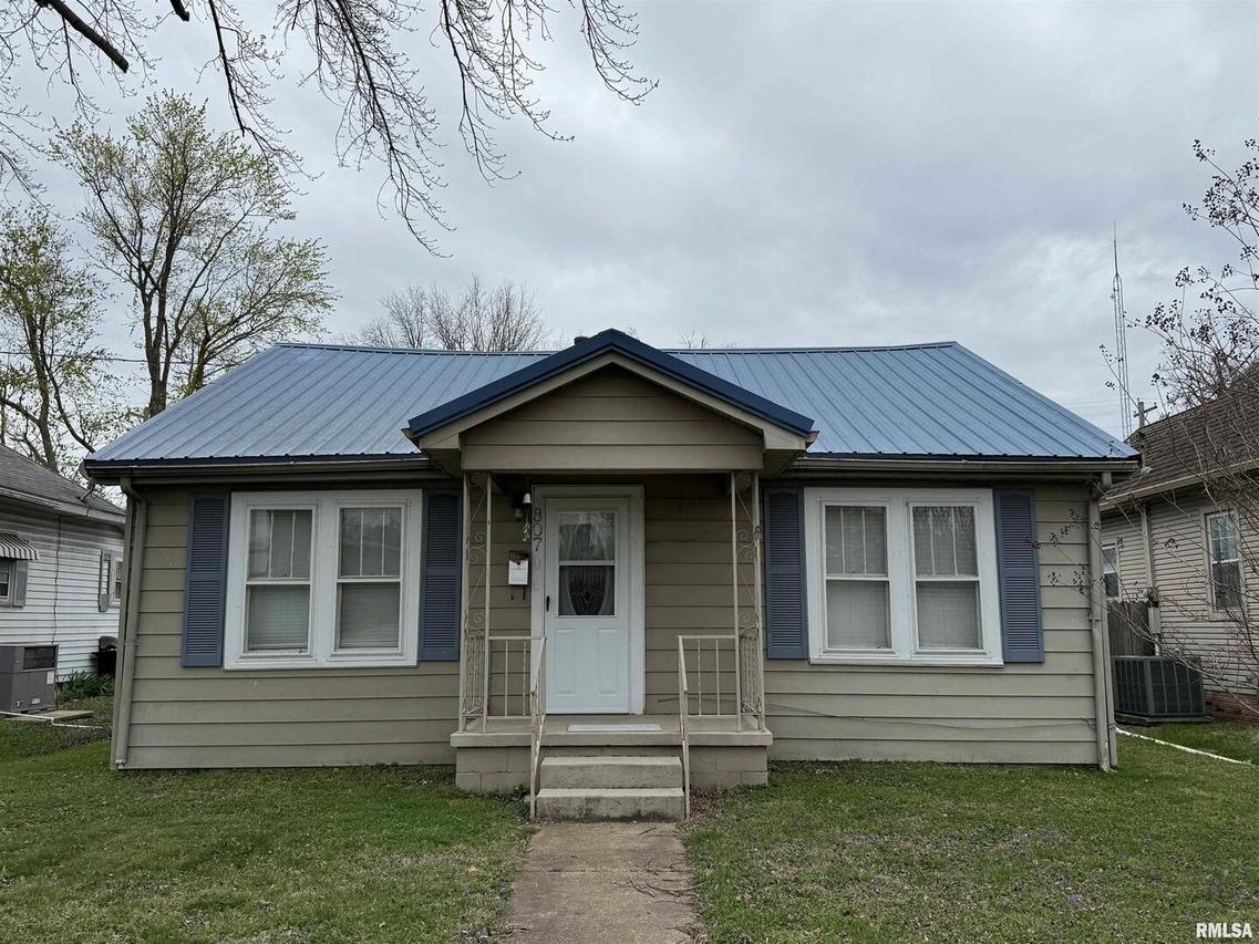 807 E 5th St., Metropolis, IL 62960