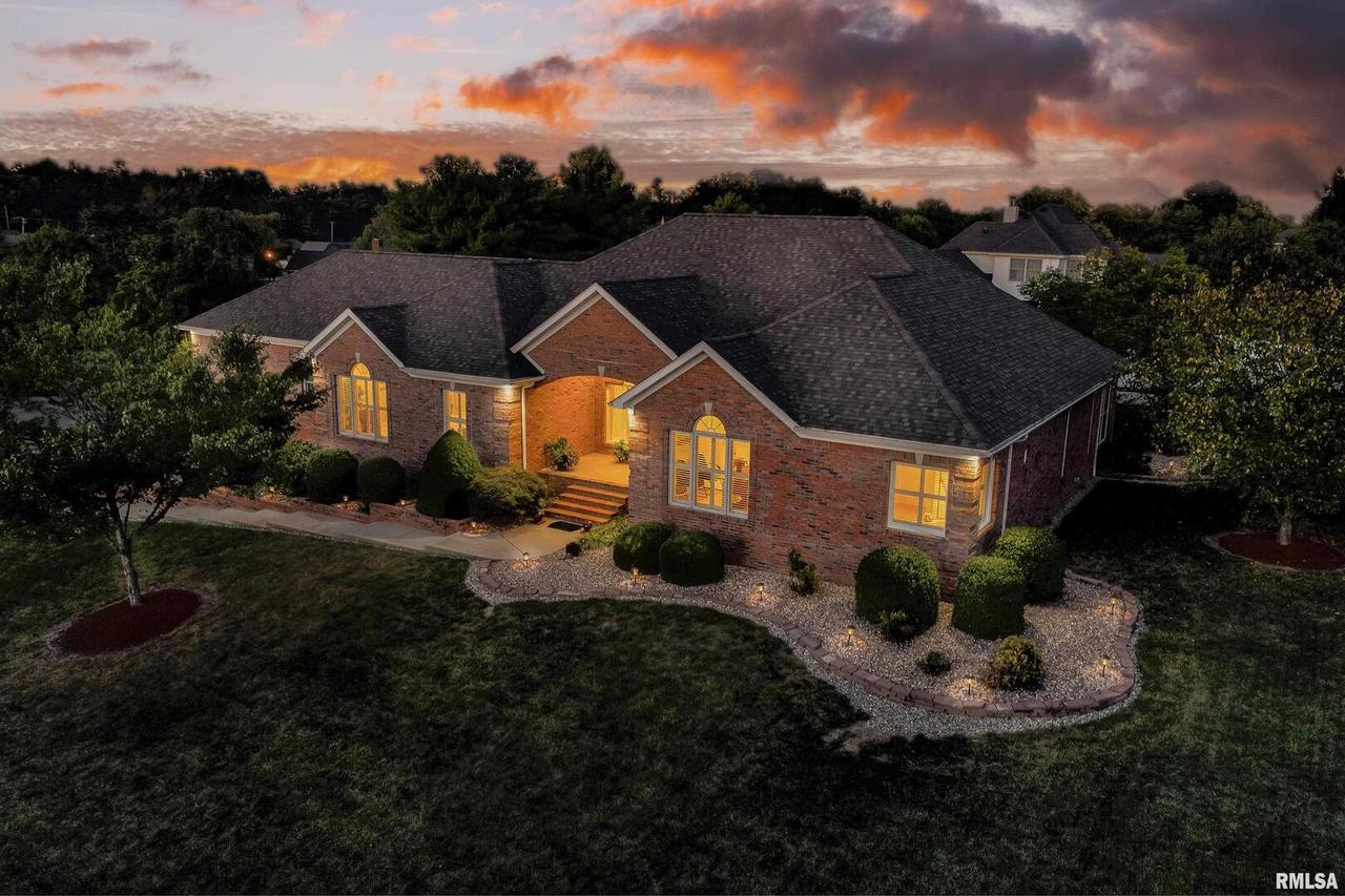 1303 Collins Ln., Marion, IL 62959