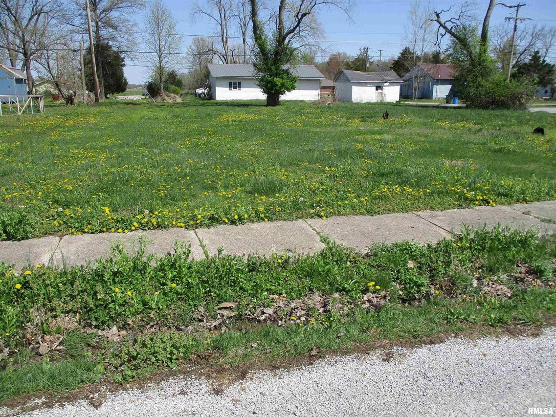 1111 E Bond St., Benton, IL 62812