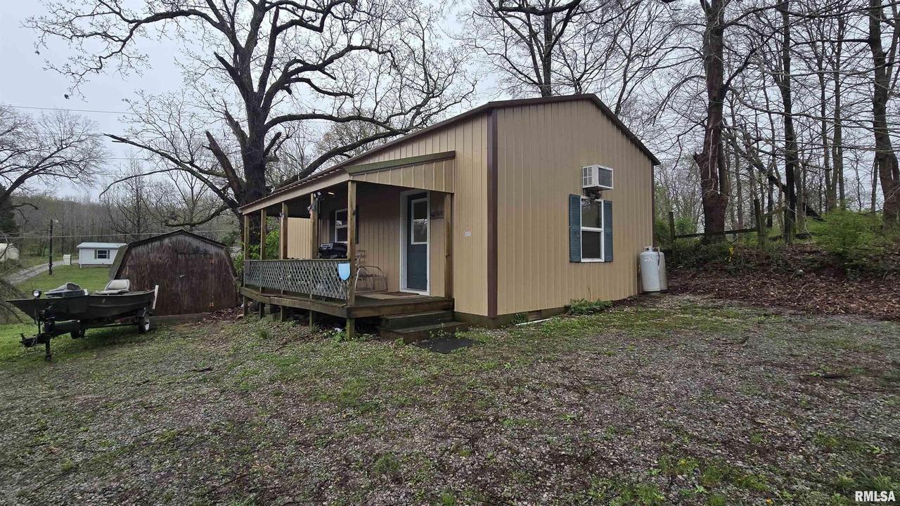 49 S Route 34 Route, Rosiclare, IL 62982