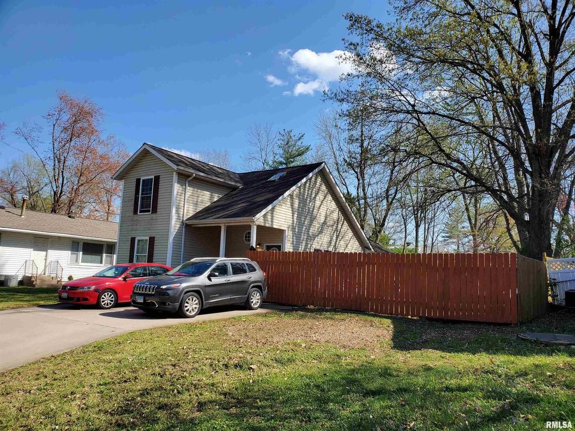 1213 W Schwartz St., Carbondale, IL 62901