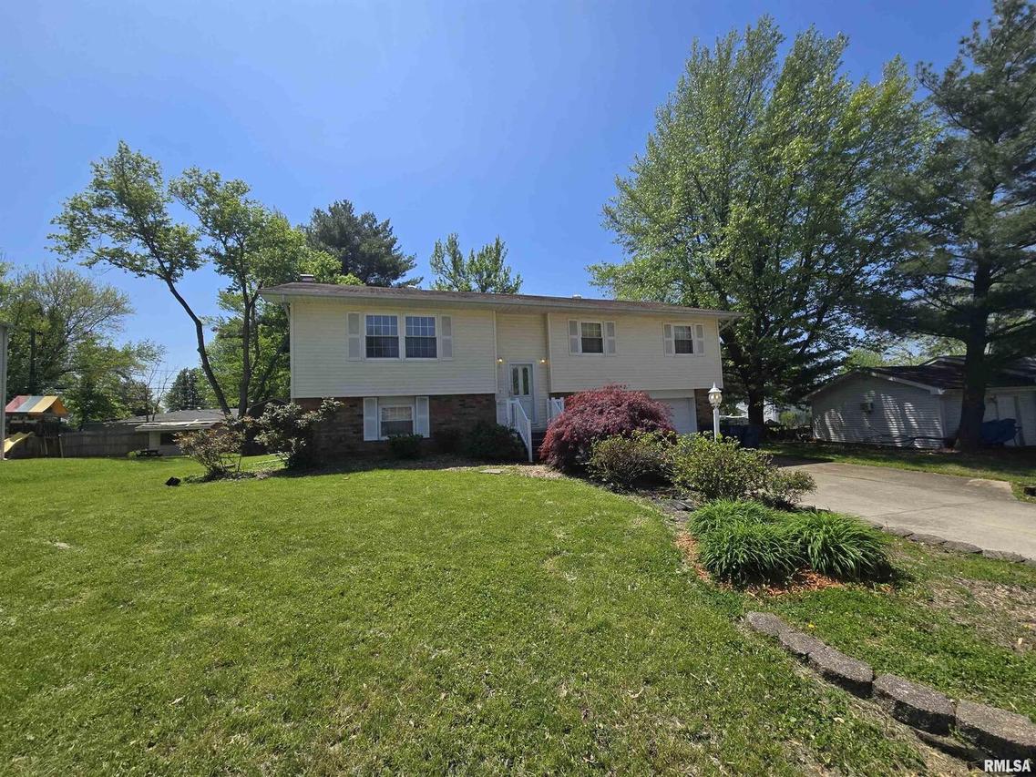 7 Circle Dr., Mt Vernon, IL 62864