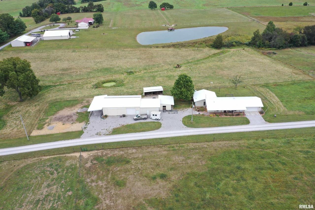 29 Bridle Ln., Stonefort, IL 62987