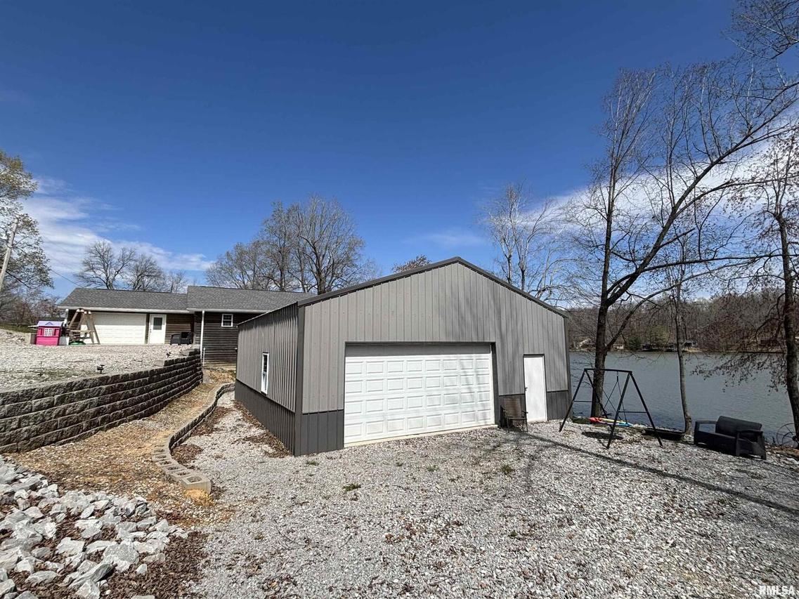 9237 Hohman Lake Rd., Brookport, IL 62910