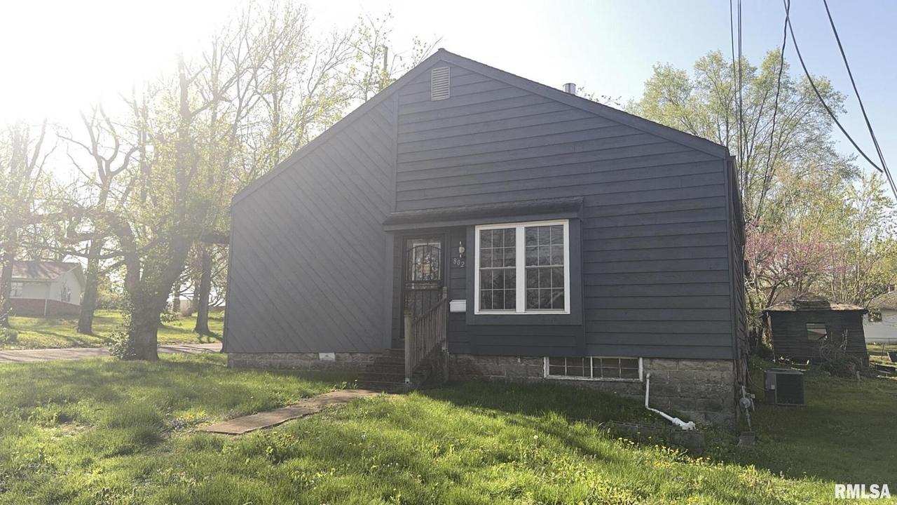 802 W Lindell St., West Frankfort, IL 62896