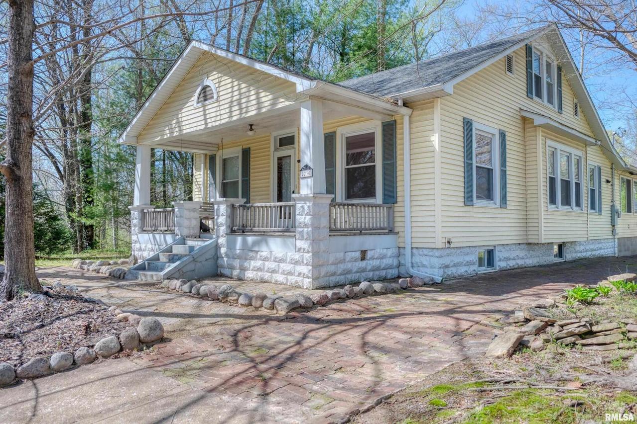 2230 Walnut St., Murphysboro, IL 62966