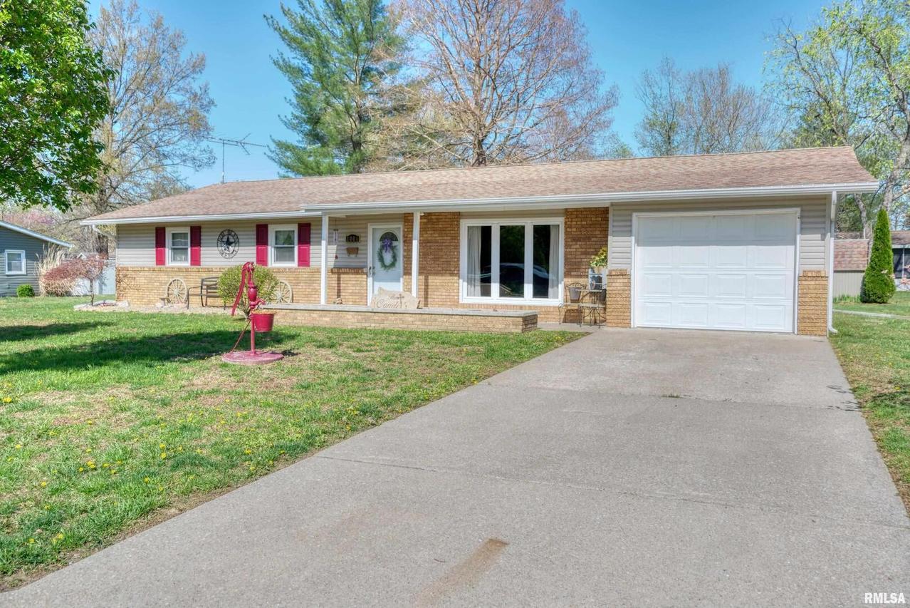 1006 Roberta Dr., Murphysboro, IL 62966