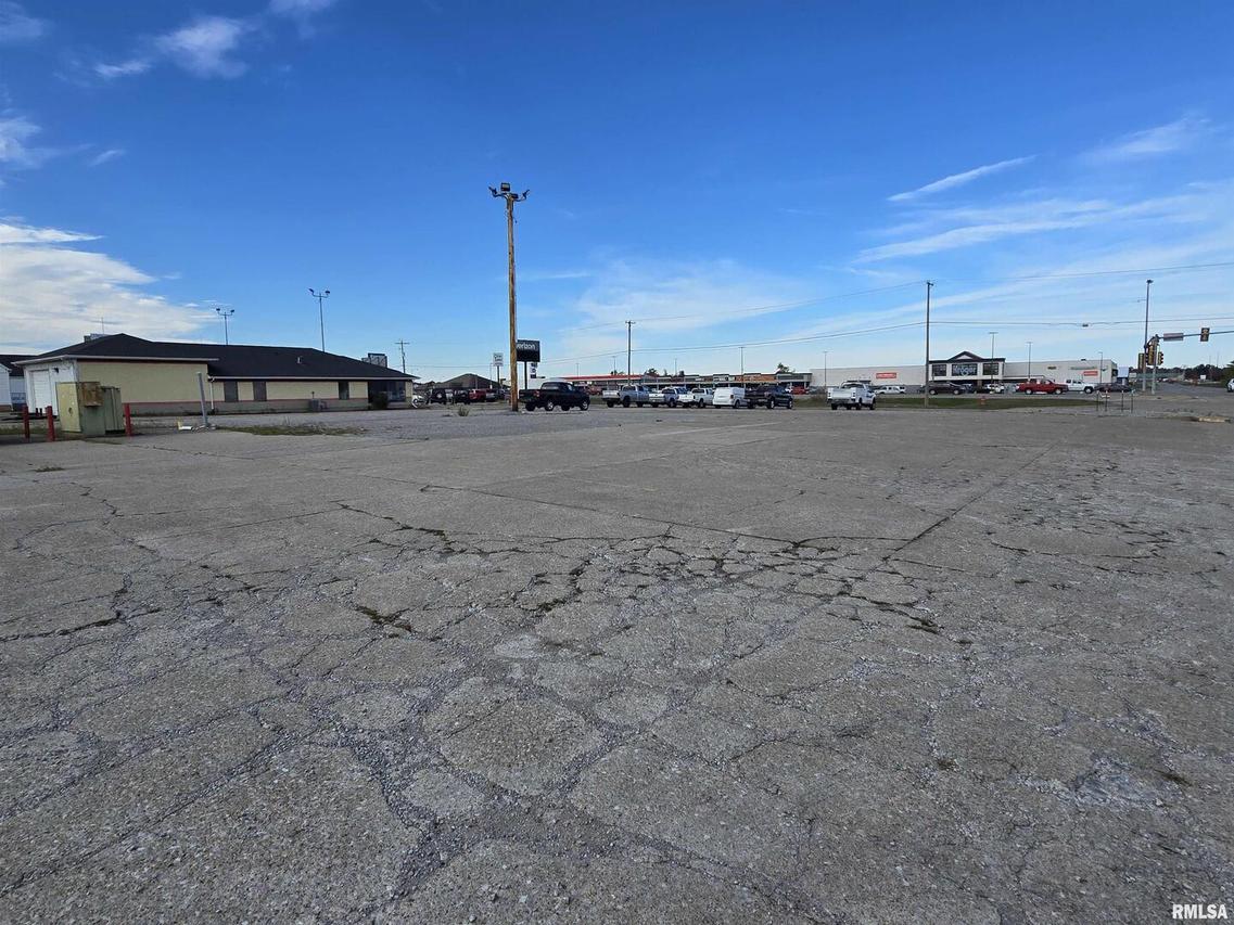 630 N Commercial St., Harrisburg, IL 62946