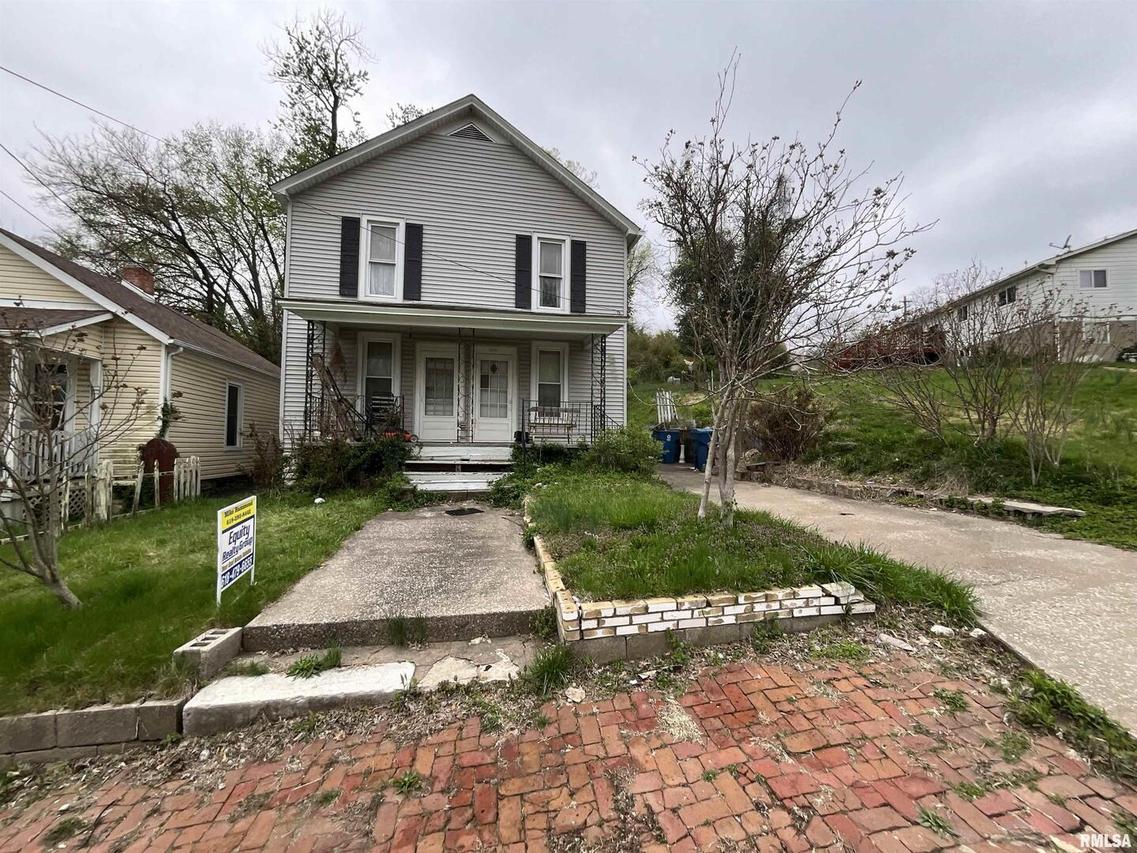 1012 W 9th St., Alton, IL 62002