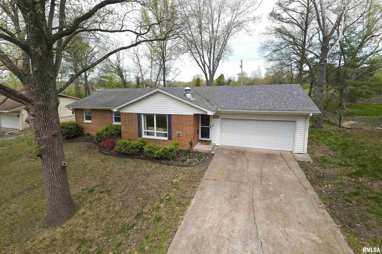 1516 E Gary Dr., Carbondale, IL 62902