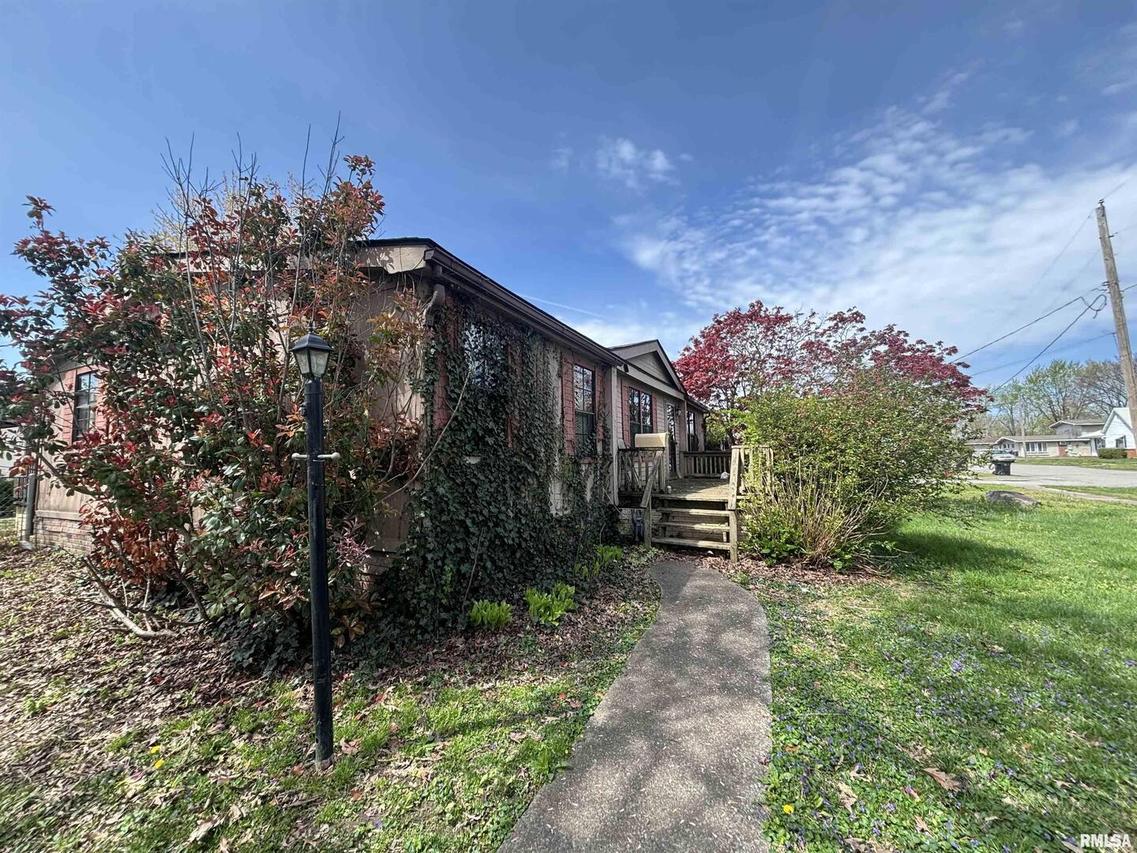 1112 E 6th St., Metropolis, IL 62960